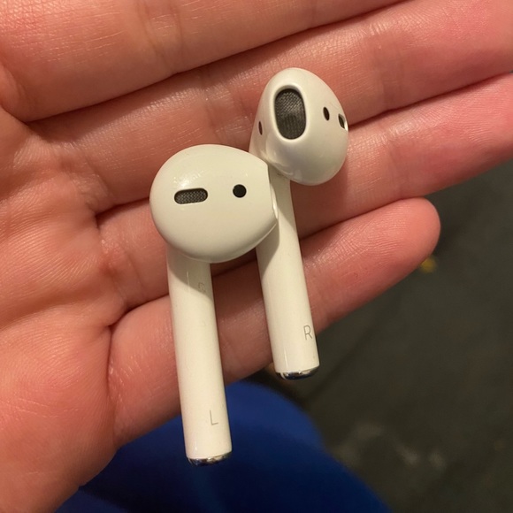 Apple Airpods (2nd Generation) - Picture 3 of 5
